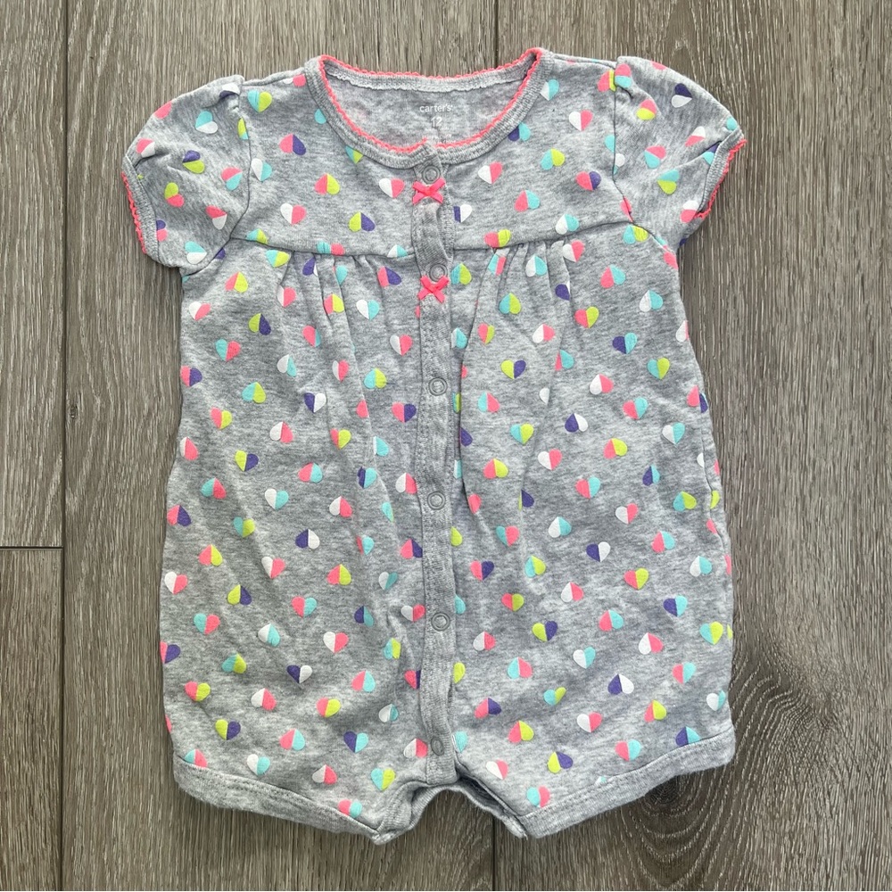 CARTERS SNAP UP SHORT SLEEVE AND SHORTS BUBBLE ROMPER HEARTS GREY 12MO